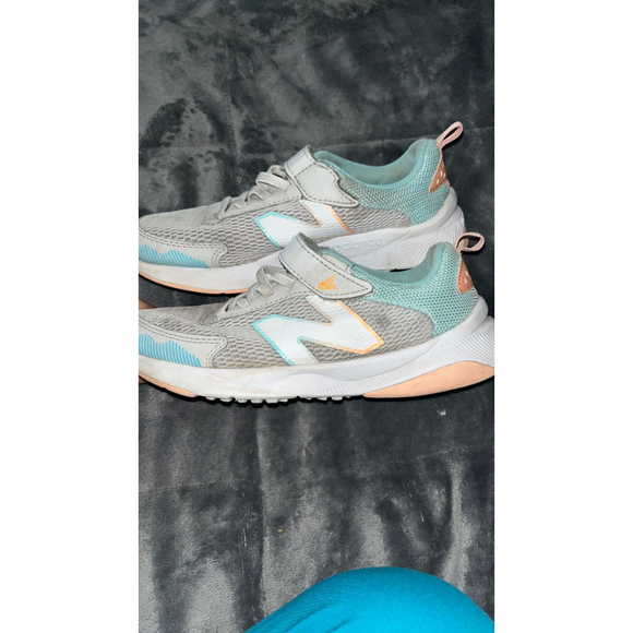 New Balance Girls Velcro Sneakers Gray/Peach/Light Blue 2Y - Picture 2 of 6
